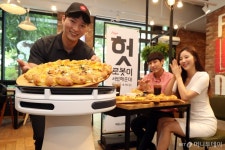 [사진]한국피자헛, 로봇이 서빙해요