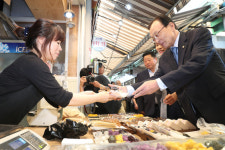 [현장+]이해찬의 소확행 청양고추 5봉지