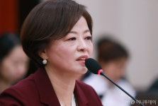 [사진]답변하는 진선미 여성부장관 후보자