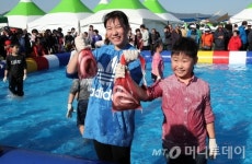 [사진]장어 잡는 아이들