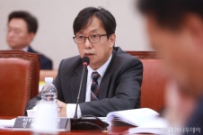 [사진]수소산업 법안 공청회 개최...답변하는 신재행 단장