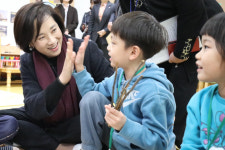 유은혜 병설형 단설유치원 늘려 국공립유치원 확충할 것