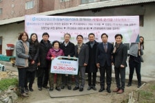 유케이 ‘엉클킴’, 동부희망케어센터에 ‘크리스마스의 기적’ 후원금 전달