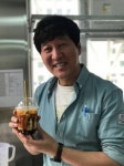 대왕 카스테라의 아픔…흑당 버블 밀크티로 덮는다