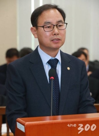 '왜 저한테'…선관위 통해 선거개혁 다투는 여야