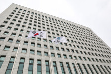 서초동 아파트 52평이 6억? 법조인 재산공개 갸웃