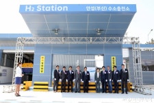 [영상]수소 하이웨이 시작…국내 첫 고속도로 수소충전소 문 열어