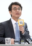 [사진]답변하는 유시민