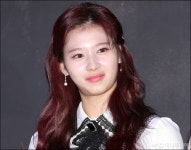 트와이스 사나, 일본어로 日'연호 변경' 심경글 게시