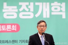 [사진]환영사 전하는 박진도 위원장