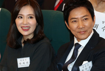 최수종하희라, 올해의 부부대상 수상…커플 패션 '눈길'