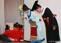 [사진]성균관大, 장원급제 방방례 현대적 재현