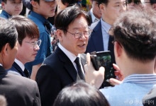[사진]이재명, 故노무현 전 대통령 추도식 참석