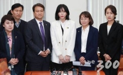 안민석, 윤지오 거짓증언 논란에 의원들 아닌 제 탓