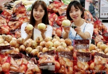 [사진]이마트 대풍 맞은 양파 대과 할인 판매