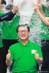 [사진]아이스버킷 챌린지 동참한 정승인 세븐일레븐 대표