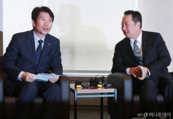 [사진]박용만 '한·일 기업 약속 지킬수 있도록 정치권 도와달라'