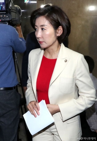 [사진]여야 원내대표 회동 나선 나경원