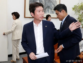 [사진]합의 발표 마친 여야3당 원내대표