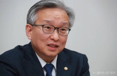 경찰 나온 권칠승 