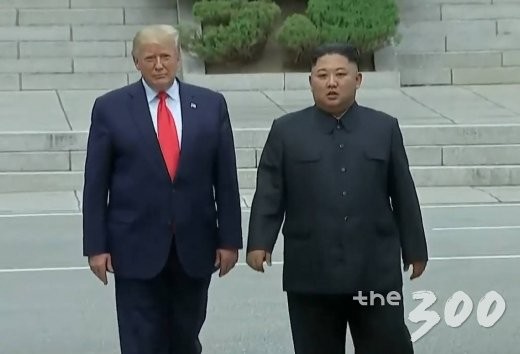 트럼프 대통령, 김정은에 러브레터 보내는데 북한 일단 거부