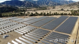 [르포]뙤약볕에 함박웃음… 동서발전 칠레 산타로사 태양광발전소