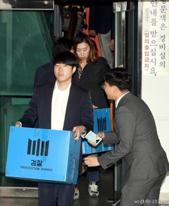 [사진]조국 자택 압수수색 마친 검찰
