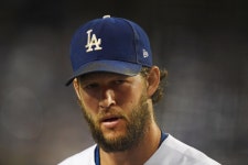 땀범벅 야구모자, 변형없이 세탁하려면…