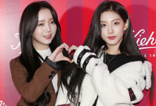 러블리즈 케이·예인, 가죽 패션도 사랑스럽게