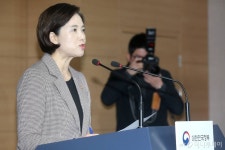 유은혜, 고교학점제 연구학교 부명고 방문