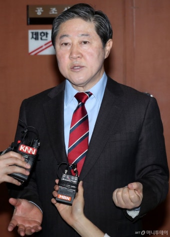 [사진]유기준, 원내대표 출마 선언