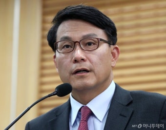[사진]원내대표 출마 선언하는 윤상현