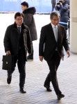 변호사정연기법률사무소 | [사진]변호인과 법정 향하는 장충기