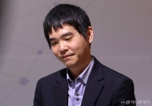 이세돌 9단, 마지막 은퇴 대국서 AI 한돌에 불계패