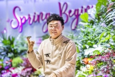 한 겨울에도 춤추는 나비...호접몽 현실로 만든 이 사람