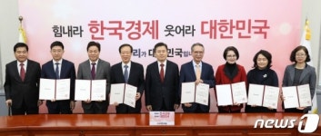 황교안 면전서 공천 손 떼라 요구한 공관위…바로 퇴장한 황교안