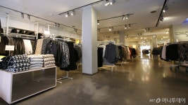 [사진]신종 코로나바이러스 확산...텅빈 의류 매장