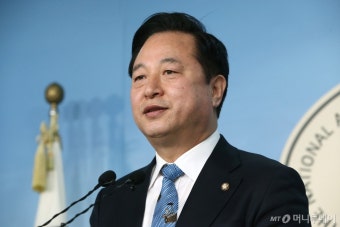 [사진]경남 양산 출마 선언하는 김두관 민주당 의원