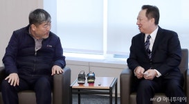 [사진]환담하는 한국노총-대한상의