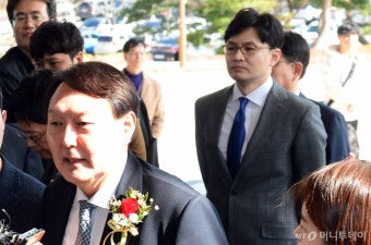 부산에서 한동훈 손잡은 윤석열…추미애 '수사-기소 분리 추진'엔 말아껴