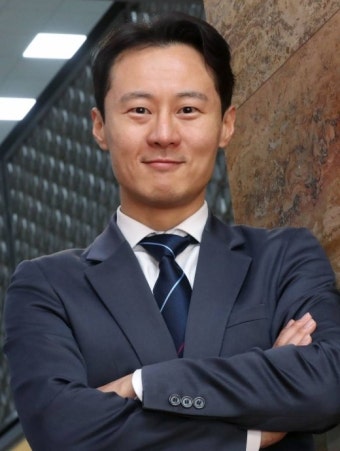 與 '10호 영입인재' 이탄희, 용인정 전략공천…'멘토' 표창원 지역구