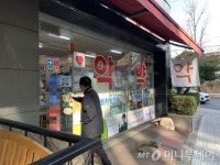 우체국·농협서 오늘부터 판다던 마스크 없어요, 3월은 돼야…