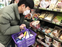 CU 3월 한달간 생필품 하나 사면, 하나 더 드려요