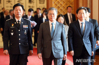 文대통령, 노태악 대법관·김홍희 해경청장 임명장 수여식