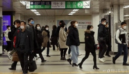 구로콜센터 확진에 1호선 열차·신도림역 방역