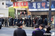 마스크 찾아 삼만리…일요일 문여는 약국은 어디?