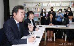 [사진]종로구 어린이집 원장 만난 이낙연 위원장