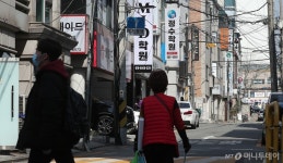 [사진]코로나19 여파 한산한 대치동 학원가