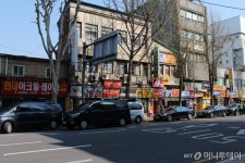 서울특별시옥외광고협회도봉구지점사 | [르포]매출 90% '뚝'…을지로 간판업체 "IMF때보다 더 힘들어"