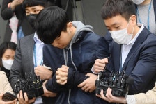 부따 강훈 얼굴 공개…고개 숙인 채 진심으로 사죄